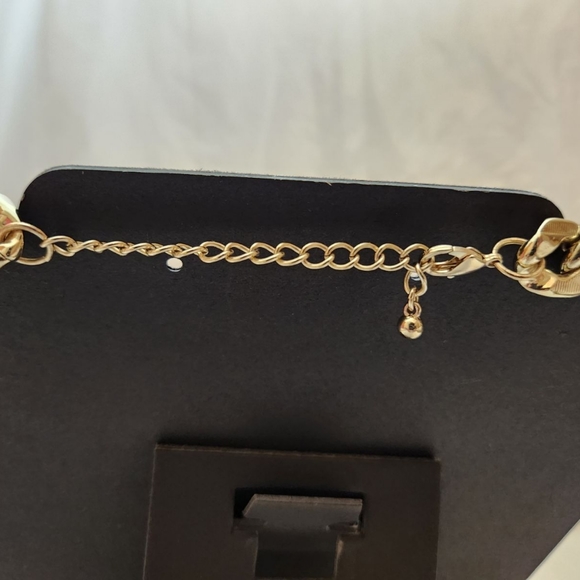 Gold Cuban Chain Necklace - Picture 2 of 3